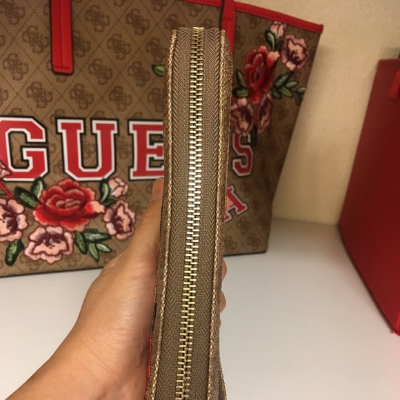 Handbag - Picture 7 of 8